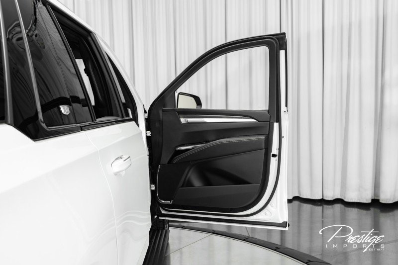 Used 2025 Cadillac Escalade ESV V image 37