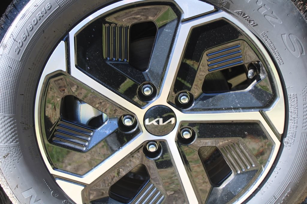 New 2026 Kia Niro FWD image 17