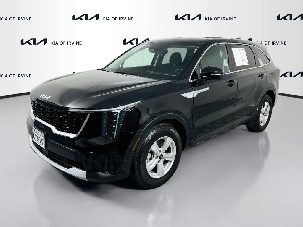 Certified 2025 Kia Sorento LX FWD image 4