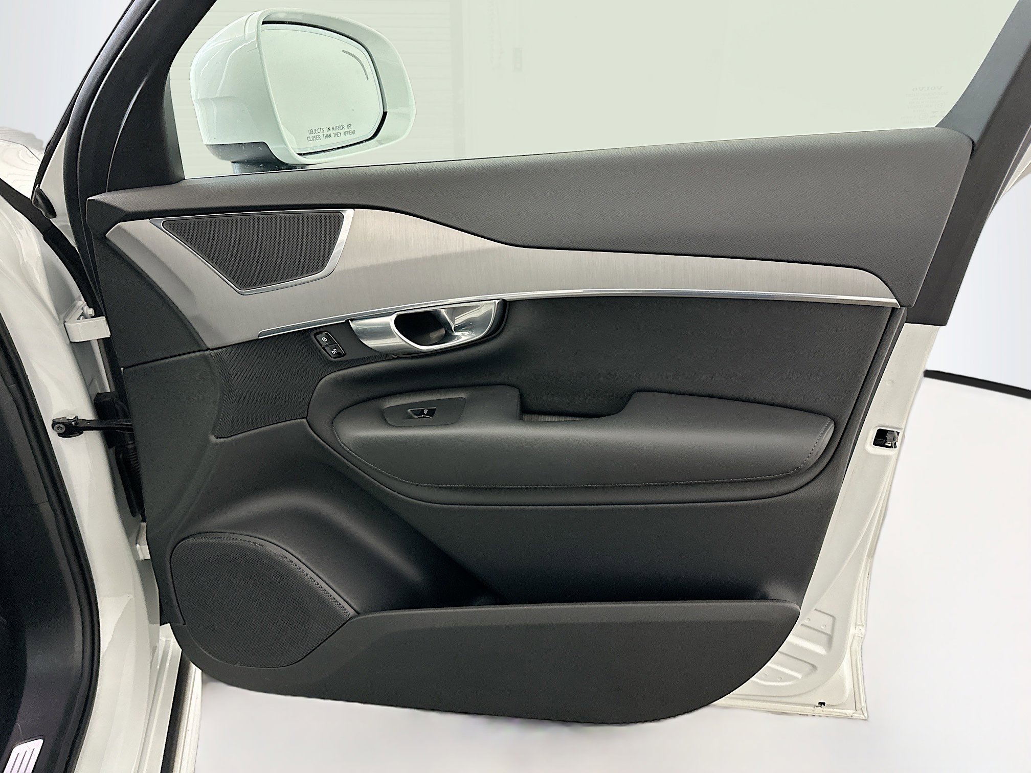 Used 2025 Volvo XC90 B5 Core image 36