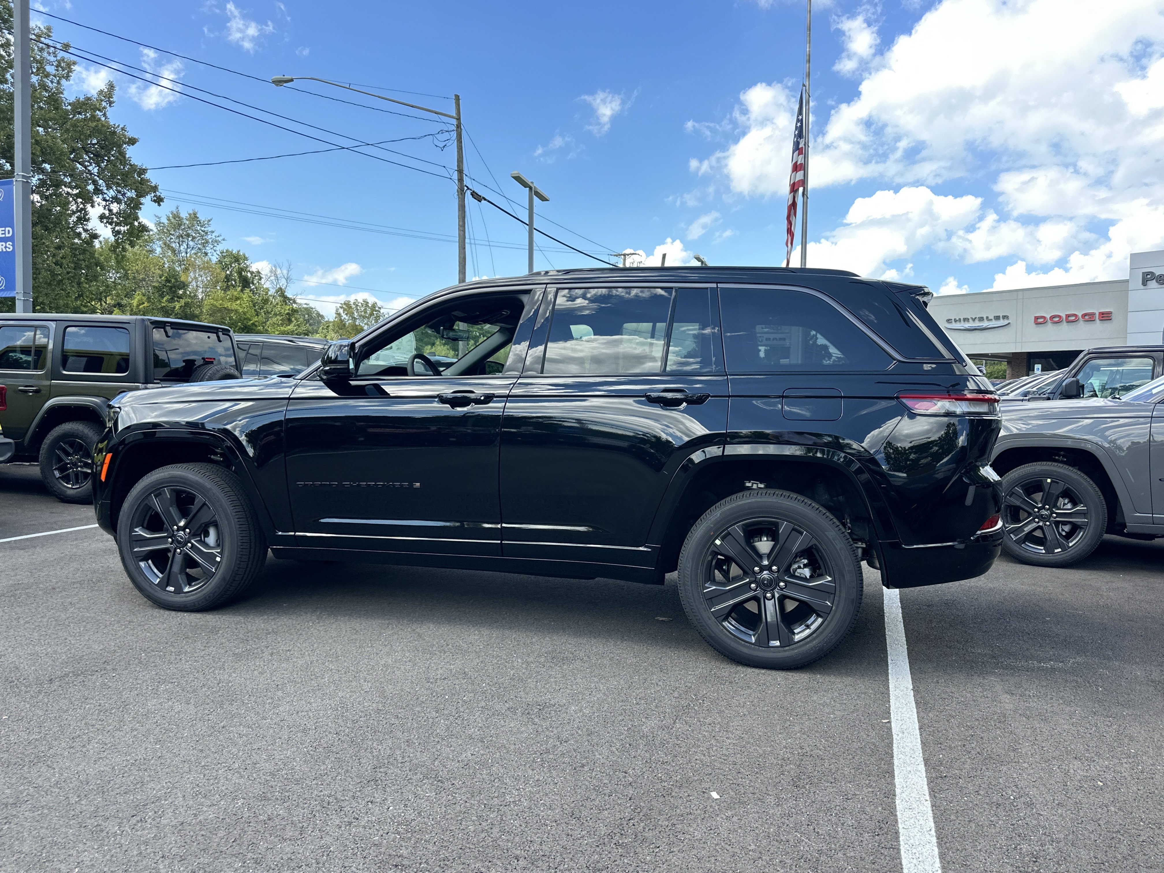 New 2027 Jeep Grand Cherokee Limited AWD/4WD image 26