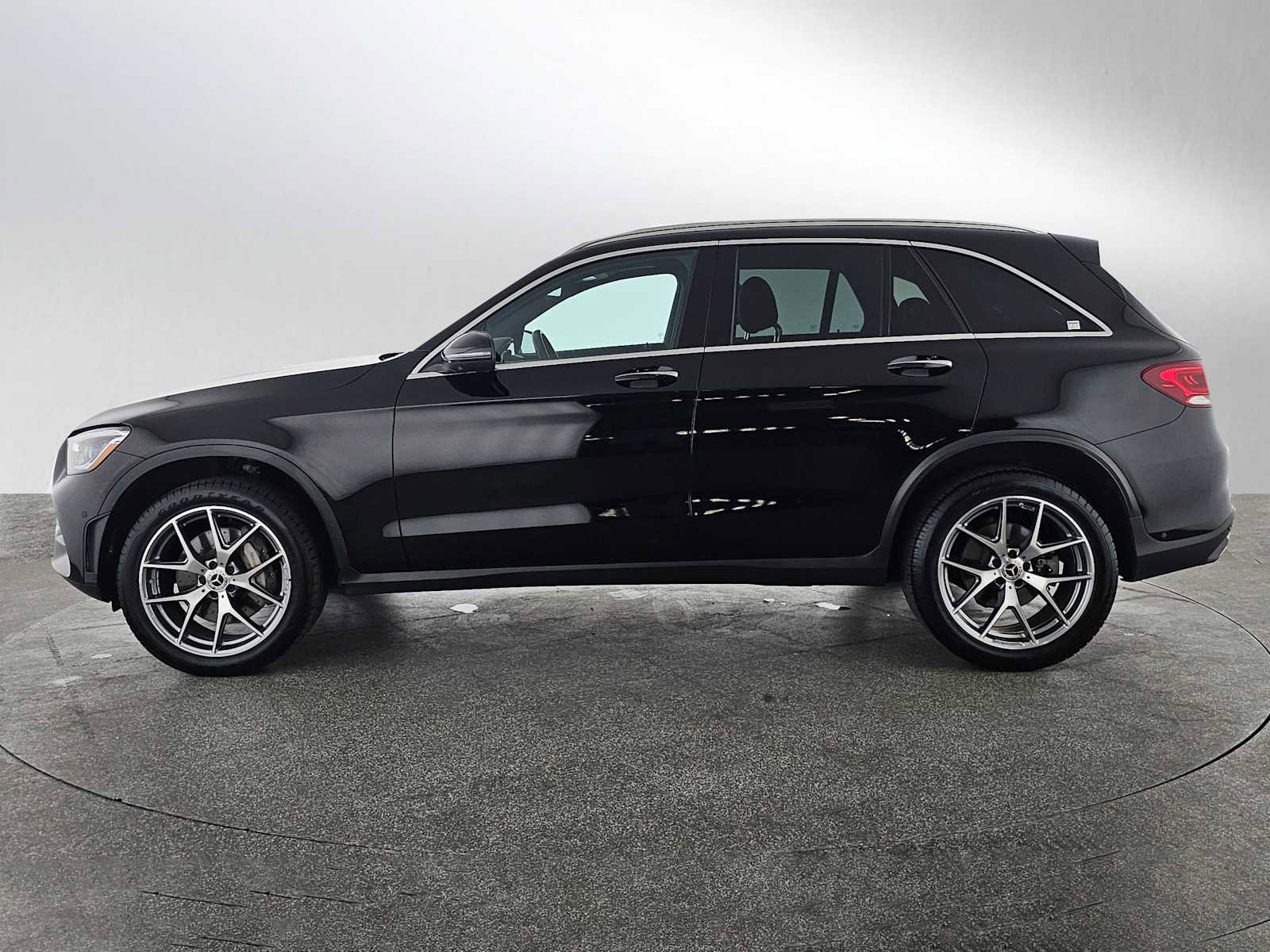 Used 2022 Mercedes-Benz GLC 300 4MATIC w/ AMG Line image 7