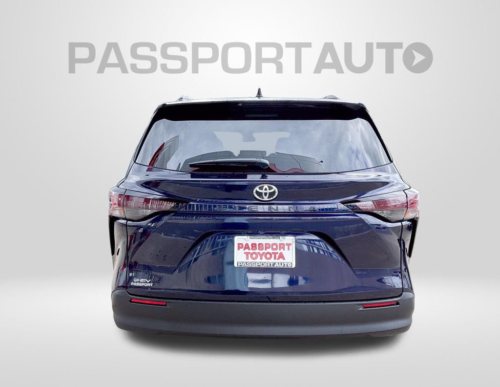 New 2026 Toyota Sienna LE FWD image 4
