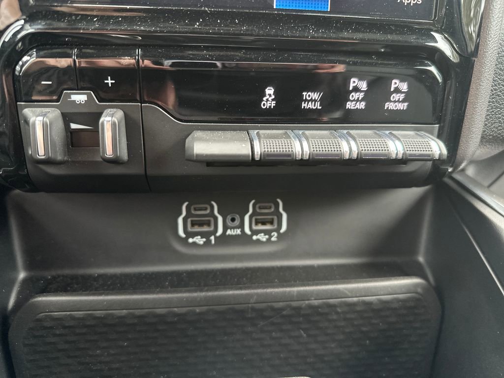 Used 2023 RAM 1500 Laramie AWD/4WD image 17