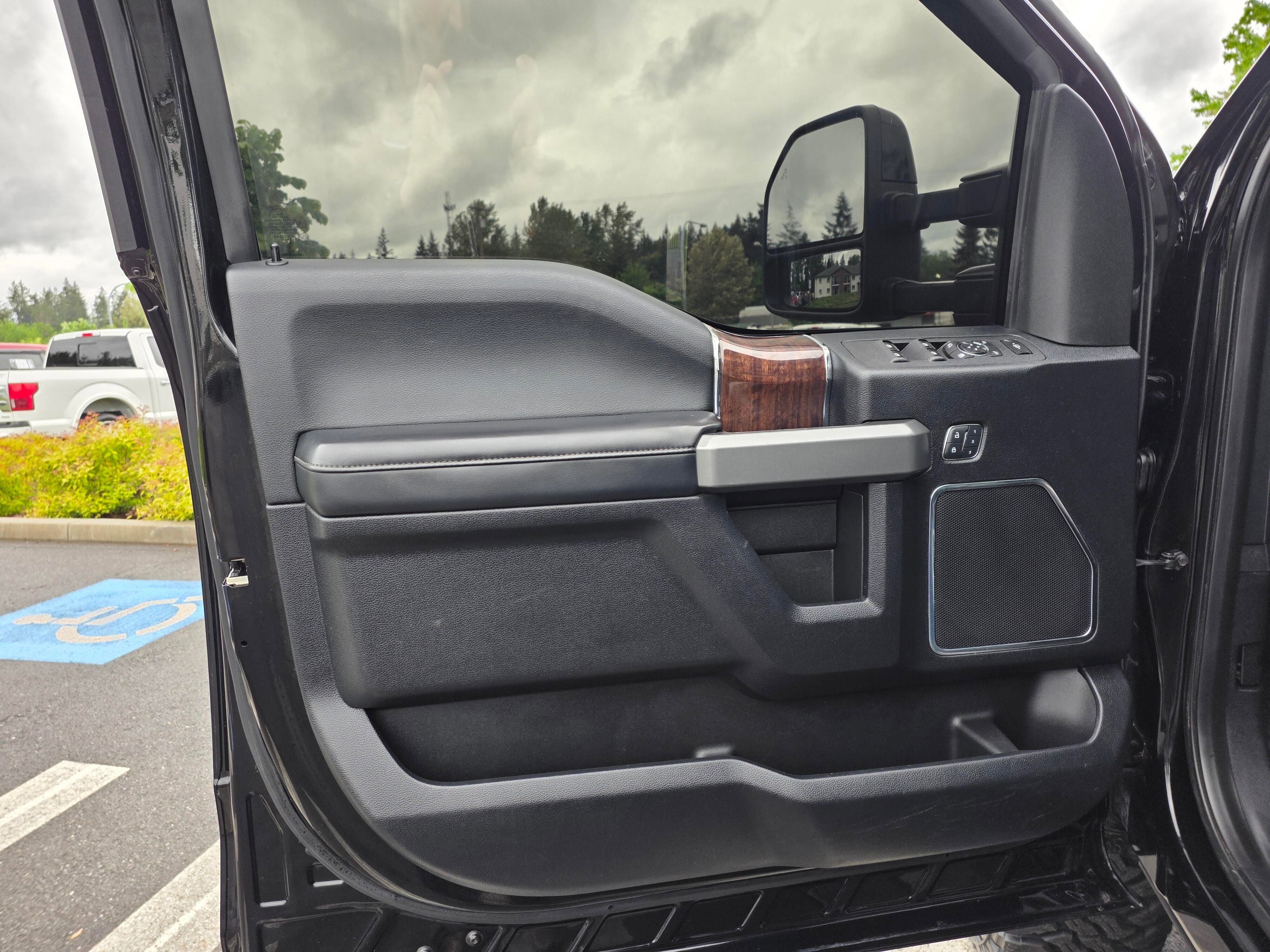 Used 2017 Ford F250 Platinum w/ Platinum Ultimate Package AWD/4WD image 24