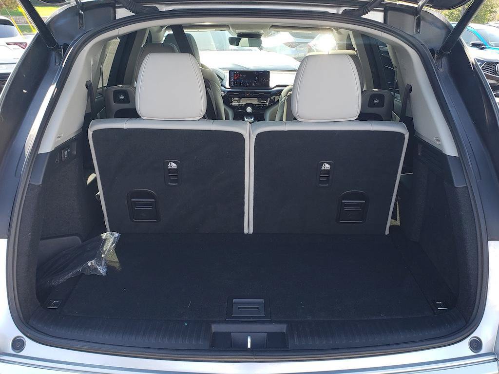 Certified 2025 Acura MDX w/ Technology Package AWD/4WD image 8
