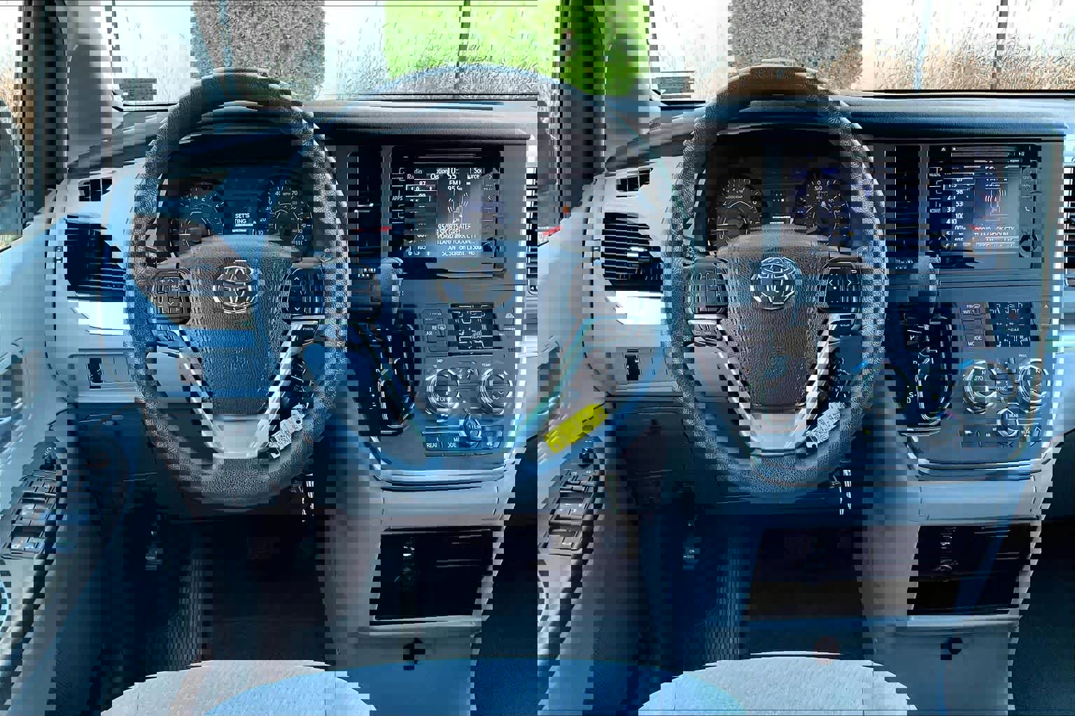 Certified 2017 Toyota Sienna LE image 5