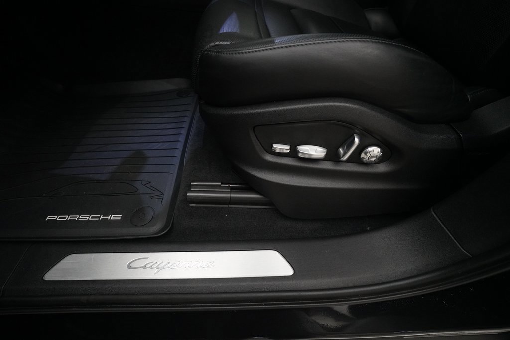 Used 2021 Porsche Cayenne image 17