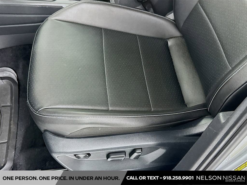 Used 2021 Volkswagen Tiguan SE image 18