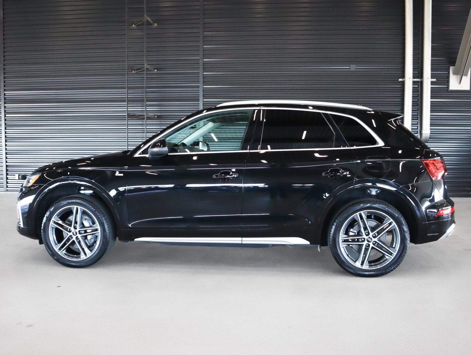 Certified 2025 Audi Q5 e Premium AWD/4WD image 10