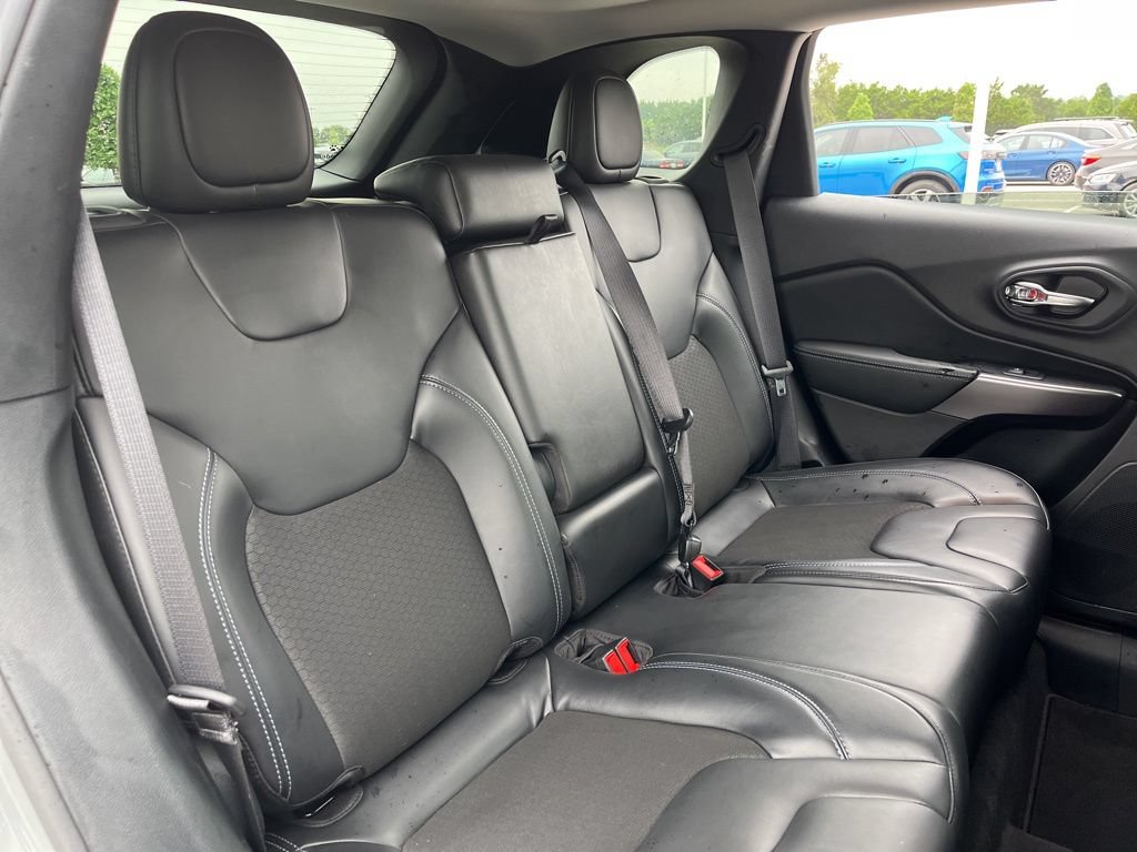 Used 2020 Jeep Cherokee Latitude Plus FWD image 28