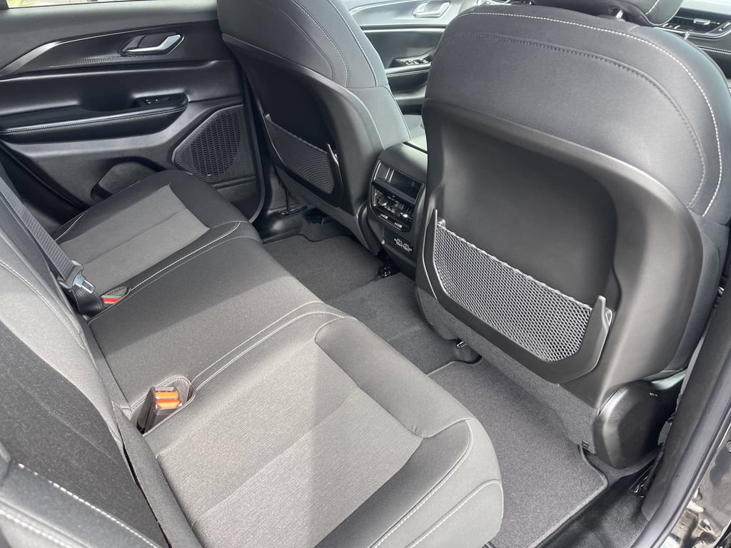 New 2026 Jeep Grand Cherokee Laredo AWD/4WD image 11