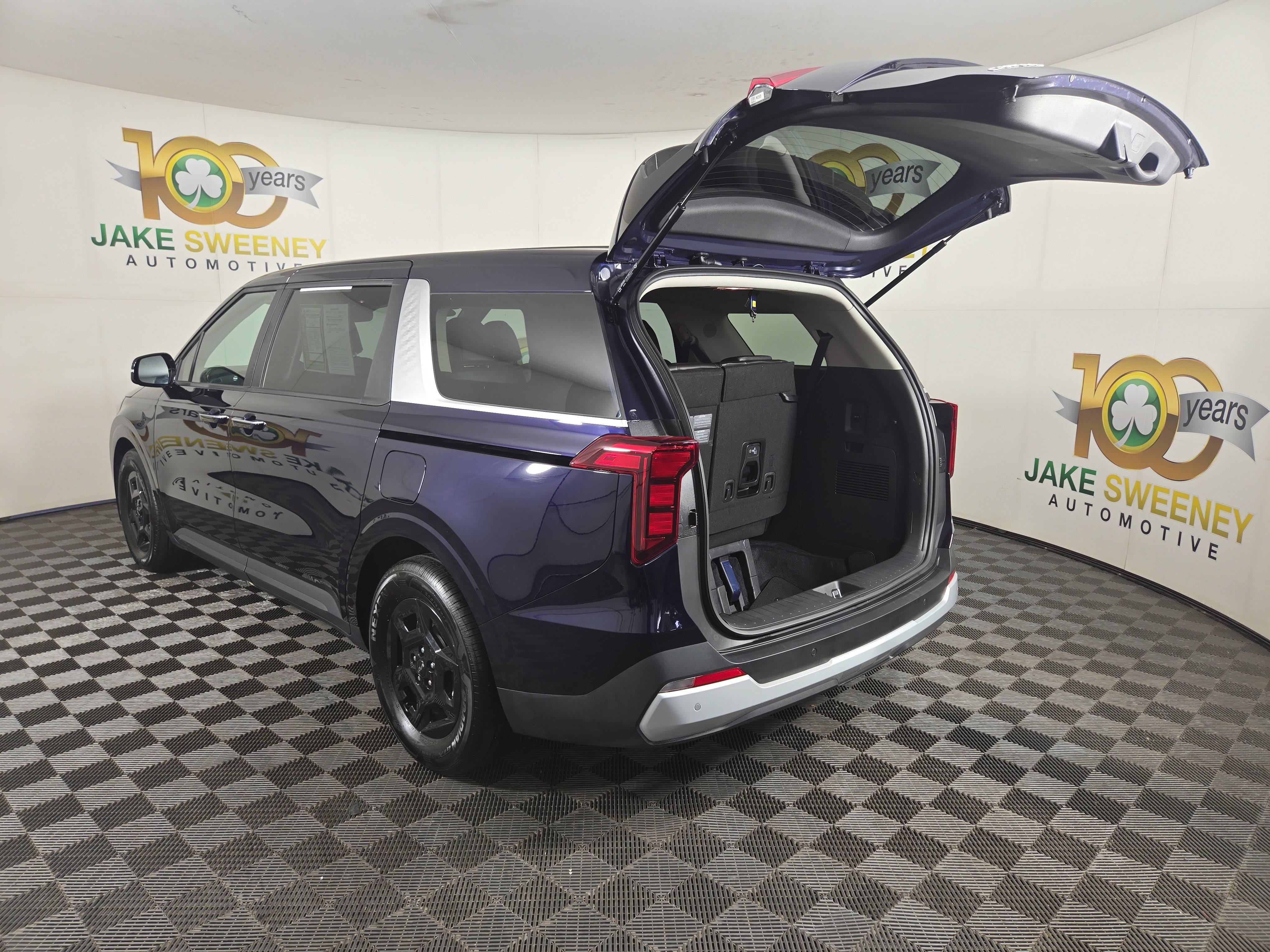 Used 2026 Kia Carnival FWD image 32