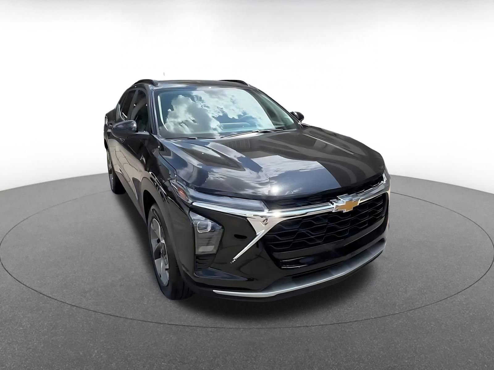 Used 2025 Chevrolet Trax LT FWD image 3