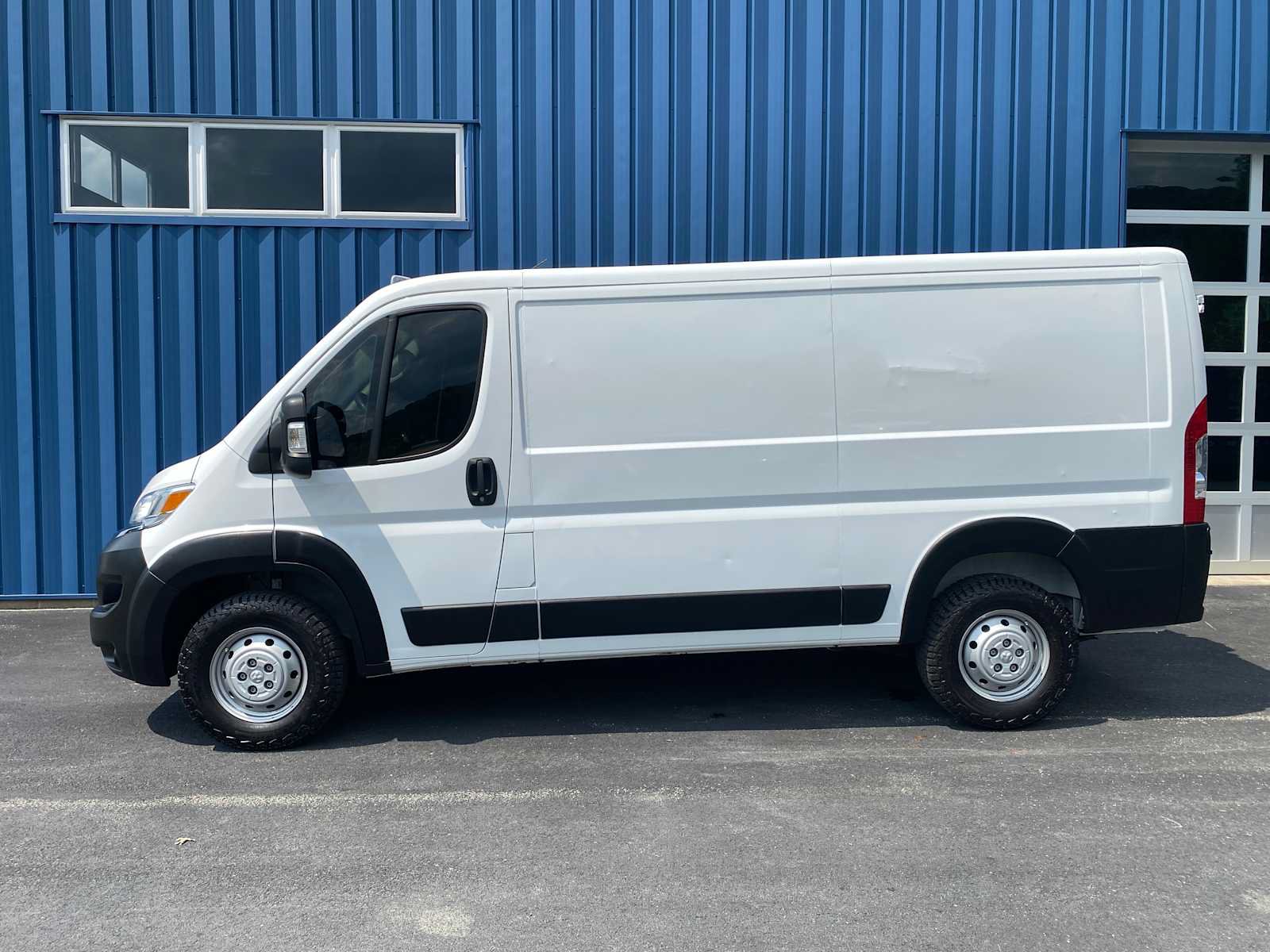 Used 2023 RAM ProMaster 2500 FWD image 9