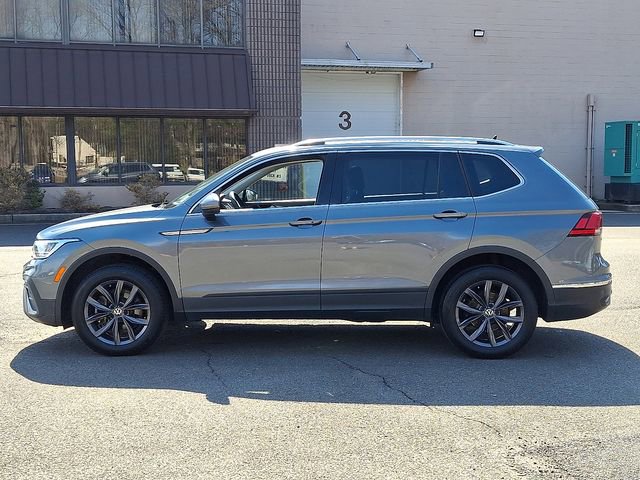 Certified 2022 Volkswagen Tiguan SE w/ Panoramic Sunroof Package AWD/4WD image 6