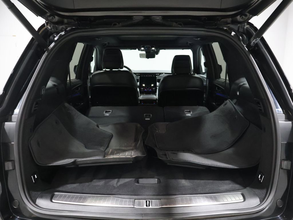 Certified 2022 Jeep Grand Cherokee Overland w/ Luxury Tech Group IV image 5