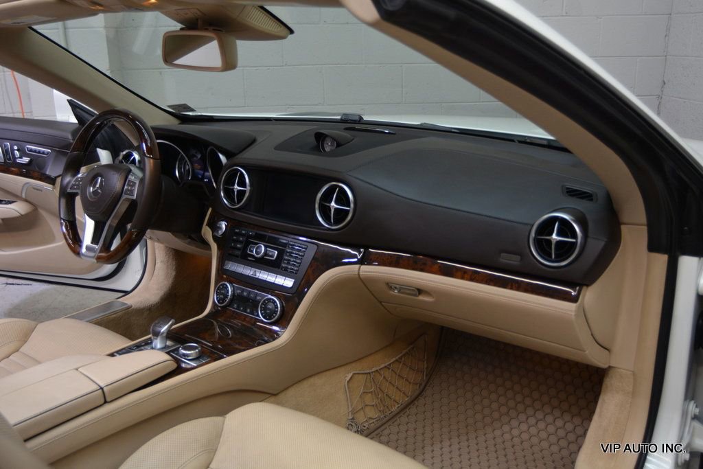 Used 2014 Mercedes-Benz SL 550 image 16