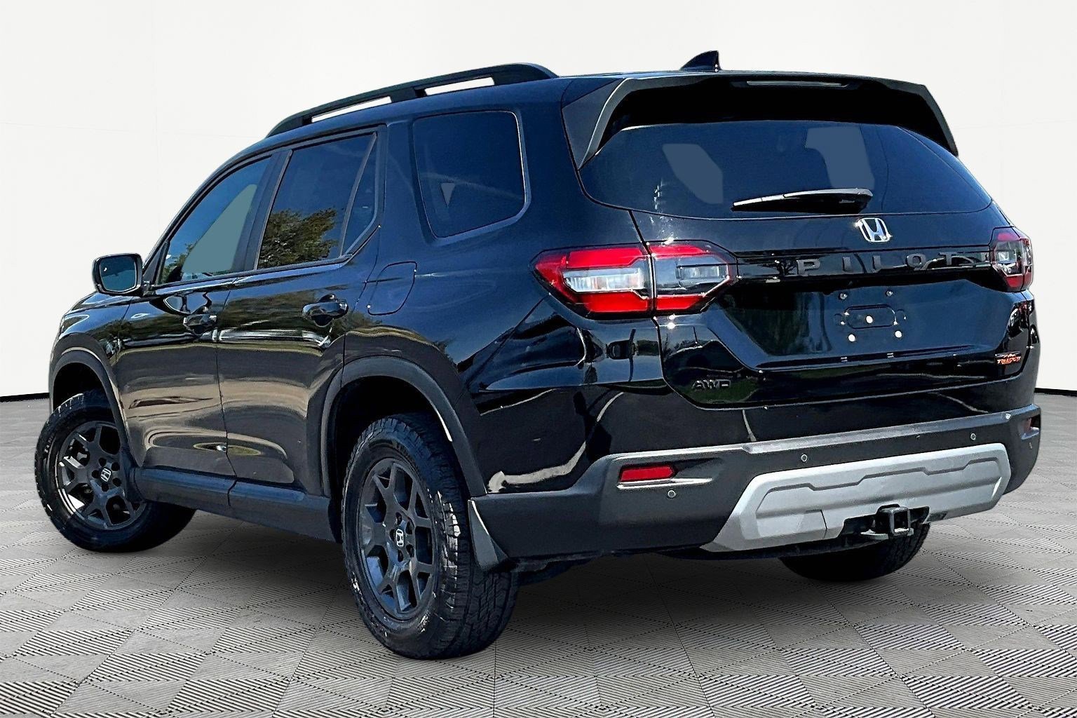 Certified 2024 Honda Pilot TrailSport image 4