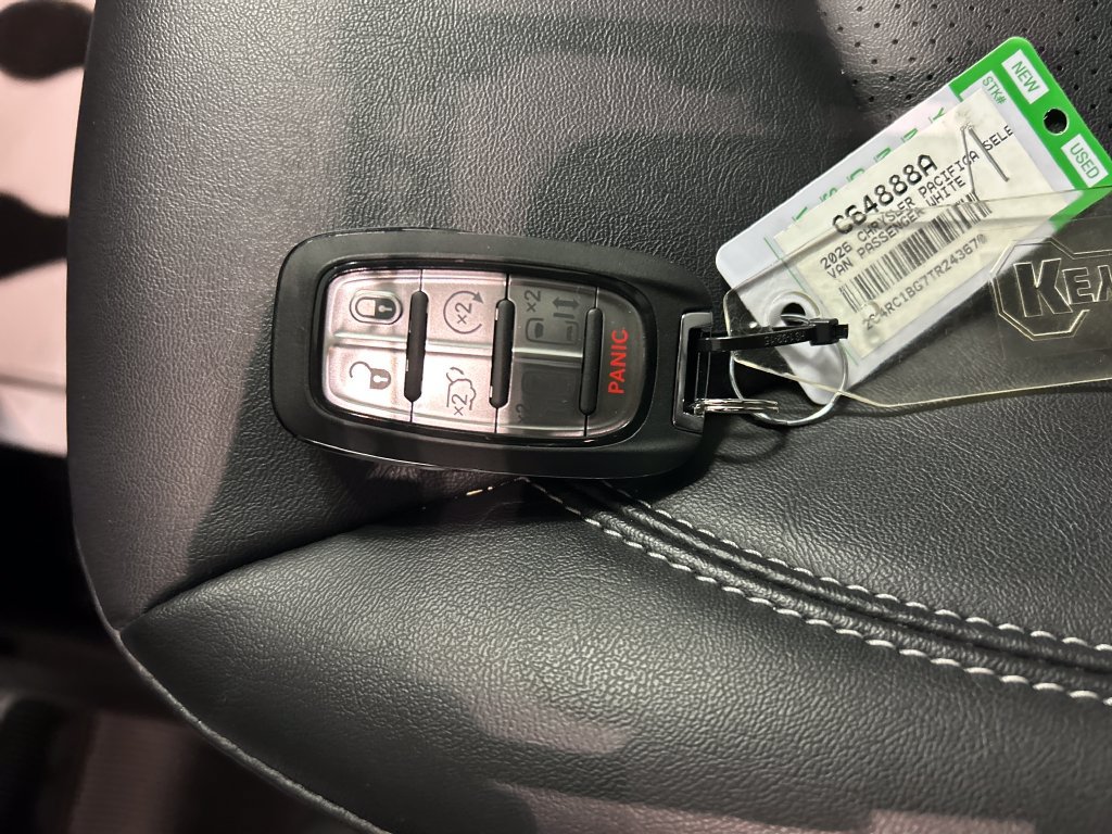 Used 2026 Chrysler Pacifica Select FWD image 22