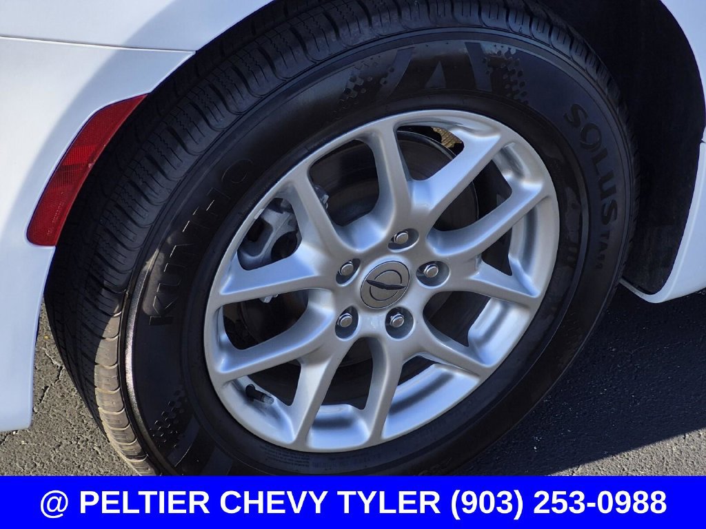 Used 2023 Chrysler Voyager LX FWD image 7