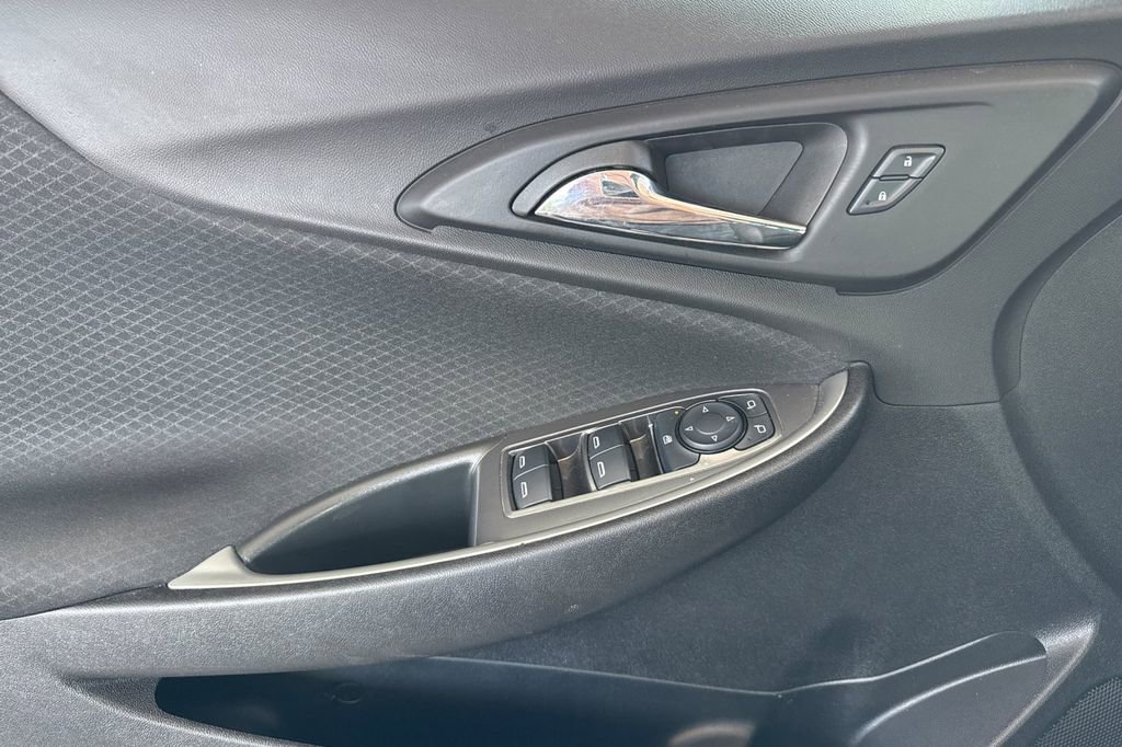 Used 2025 Chevrolet Malibu RS FWD image 17
