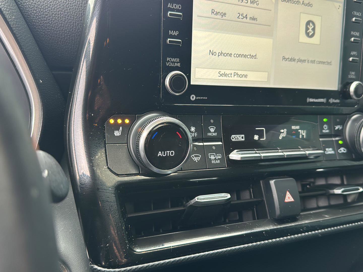 Used 2022 Toyota Highlander XSE image 23