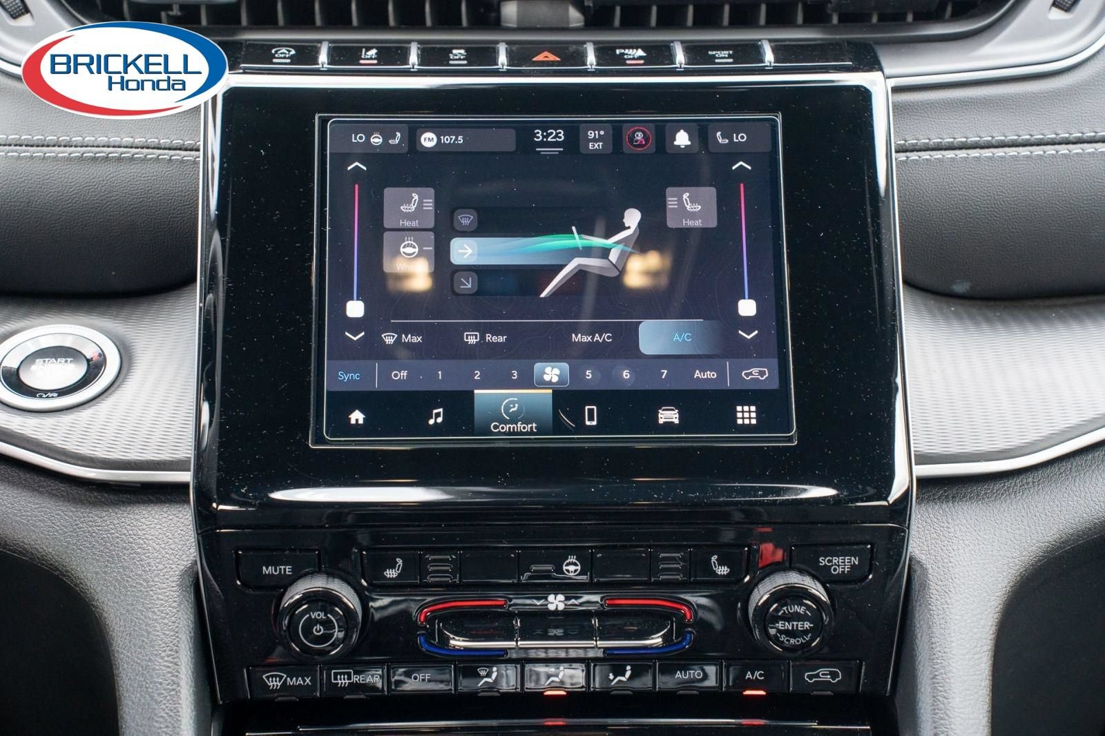 Used 2025 Jeep Grand Cherokee Laredo w/ Luxury Tech Group I RWD image 23