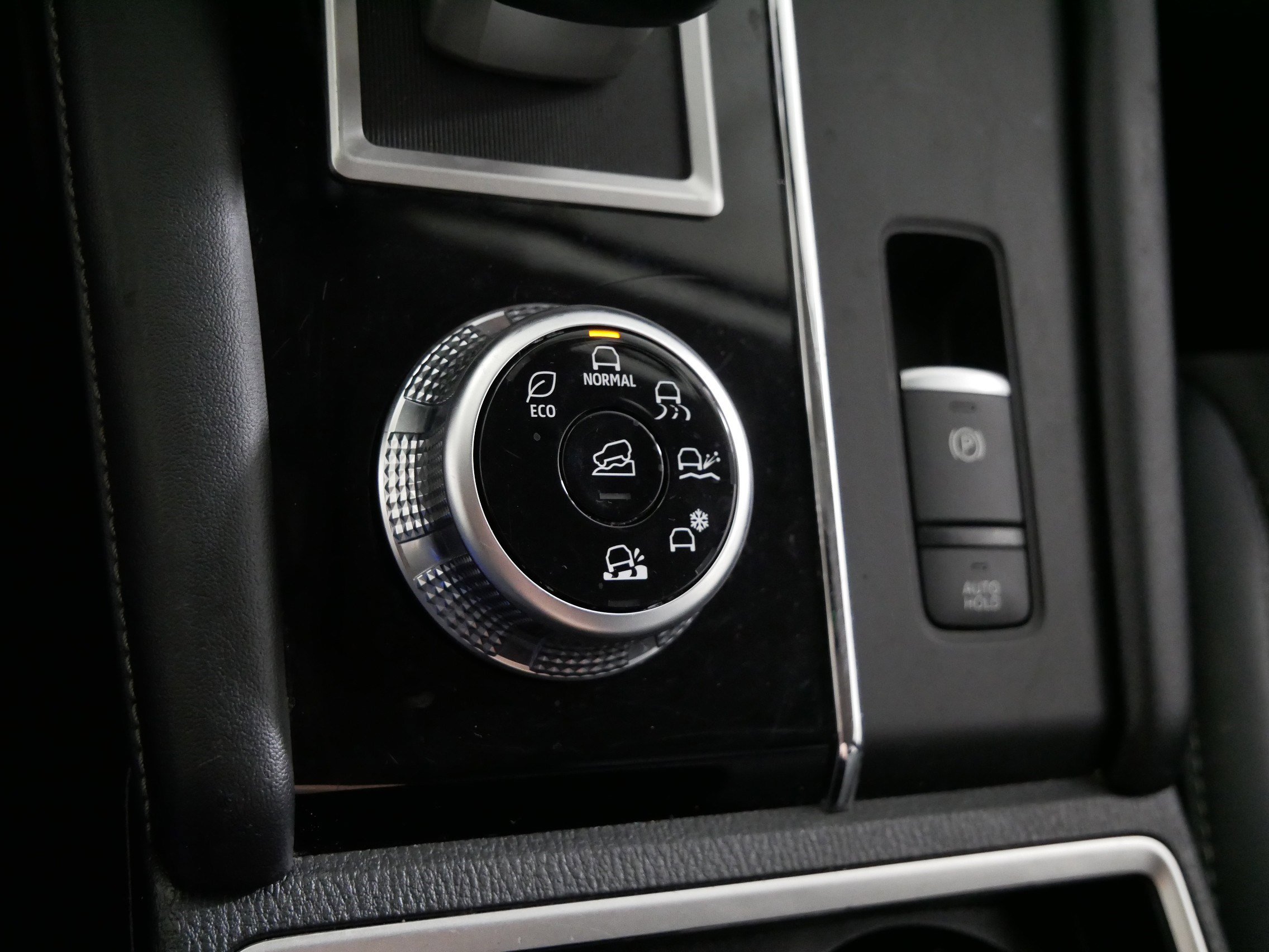 Used 2024 Mitsubishi Outlander SE image 29