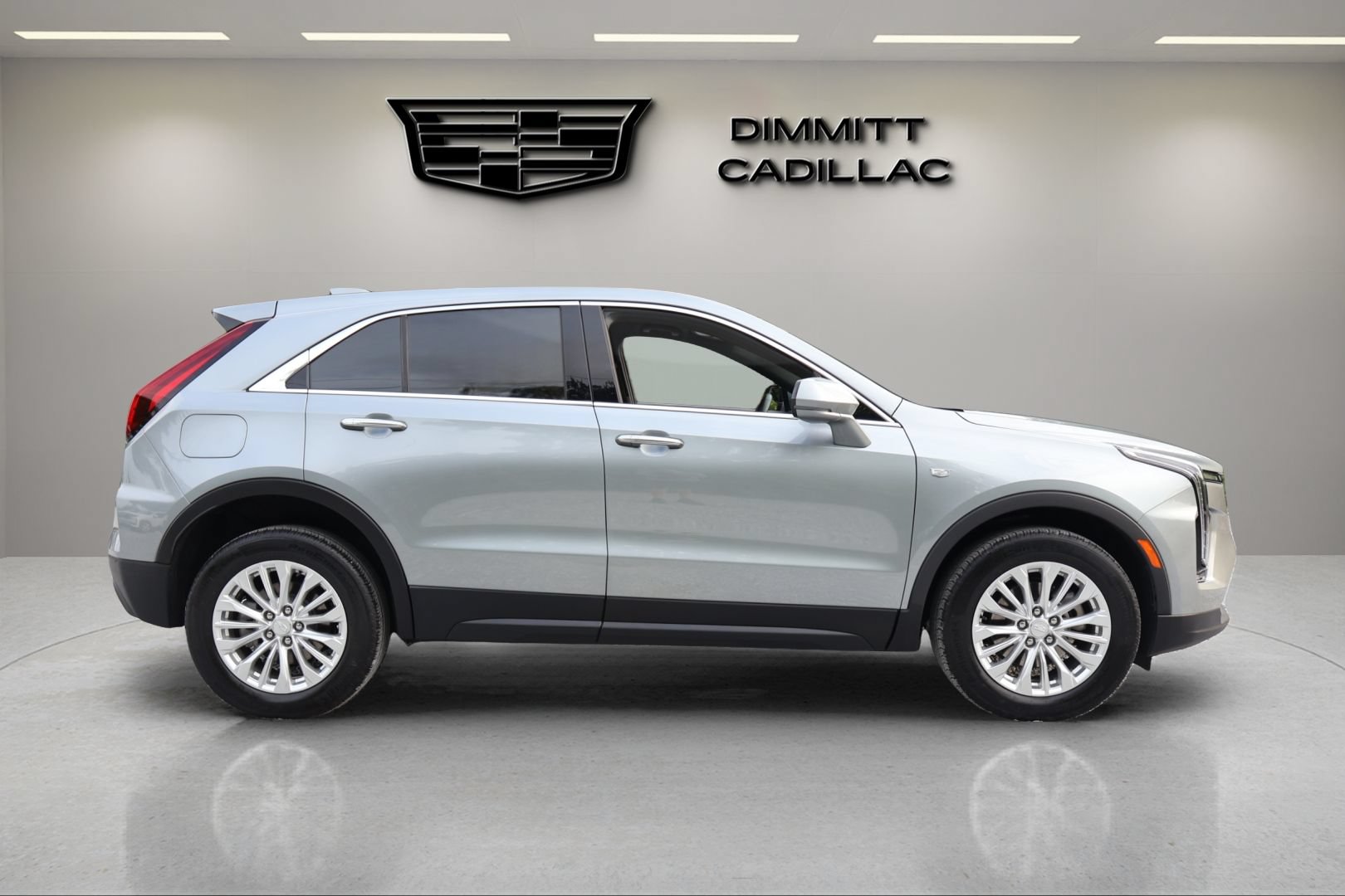 Certified 2024 Cadillac XT4 Luxury FWD image 4