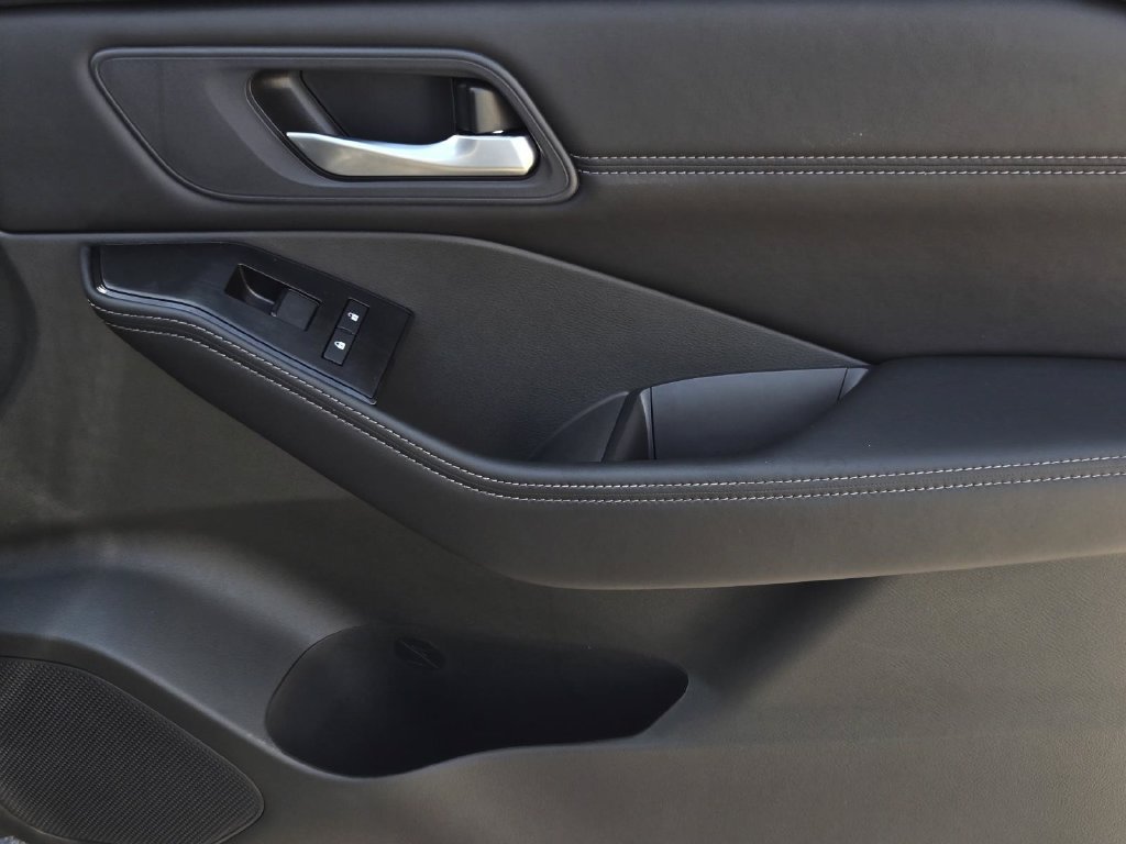 New 2026 Nissan Rogue Dark Armor AWD/4WD image 8