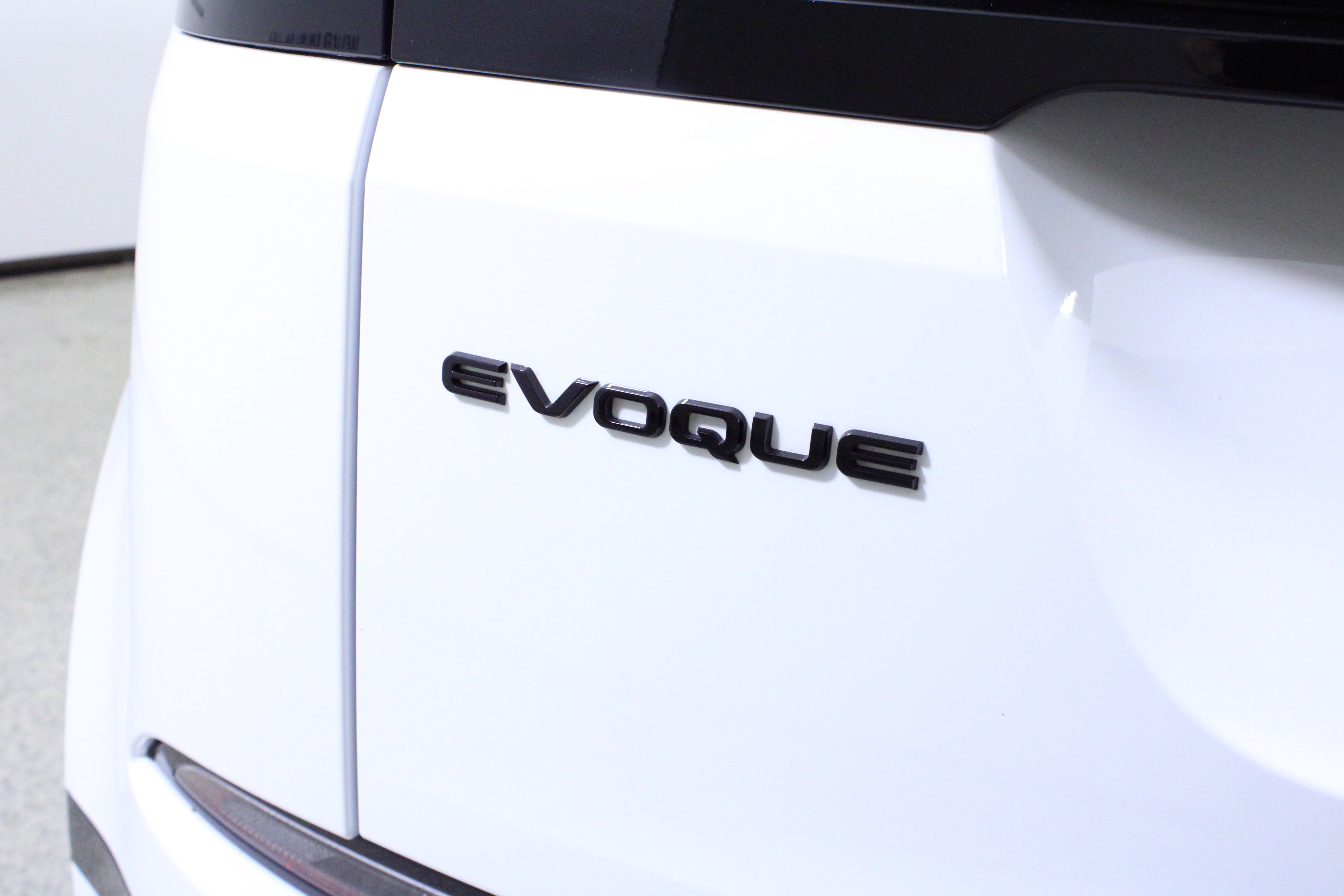 Used 2023 Land Rover Range Rover Evoque R-Dynamic S image 9