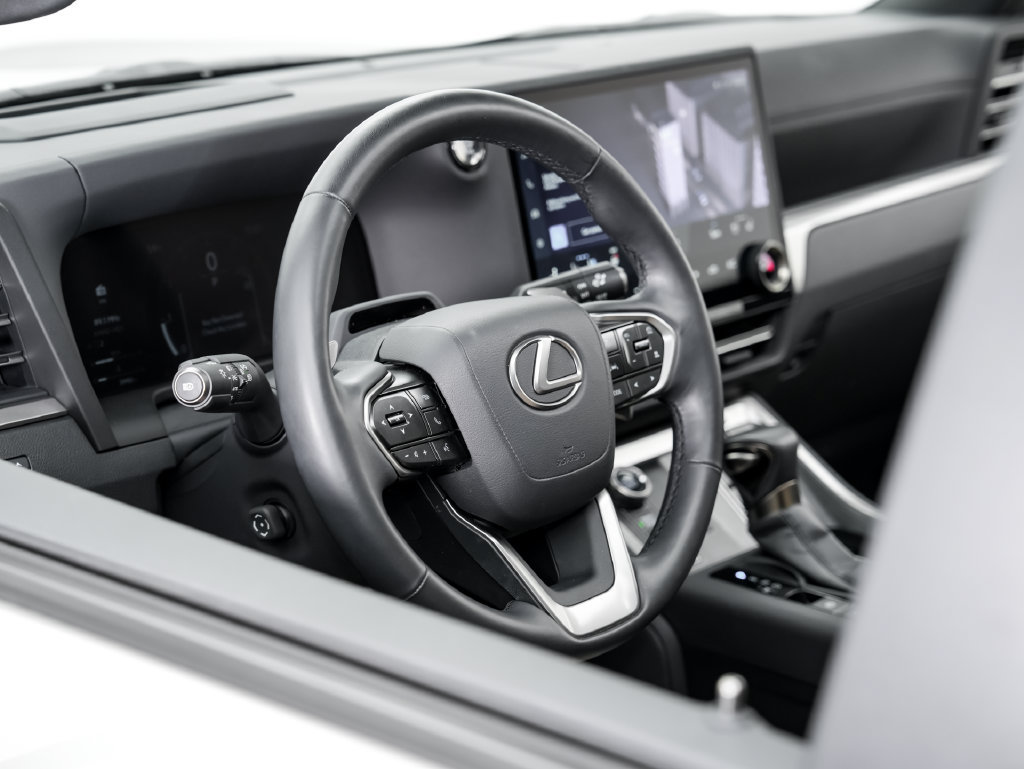 Used 2025 Lexus GX 550 AWD/4WD image 9