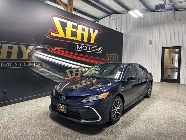 Used 2021 Toyota Camry XLE FWD image 1