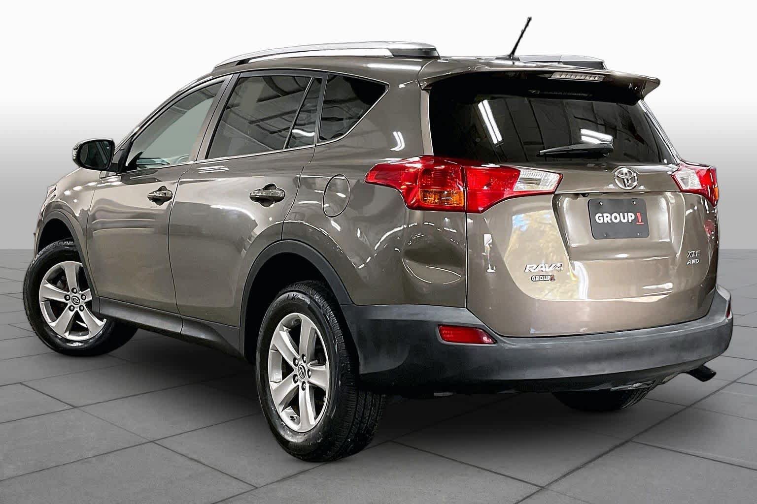 Used 2015 Toyota RAV4 XLE AWD/4WD image 11