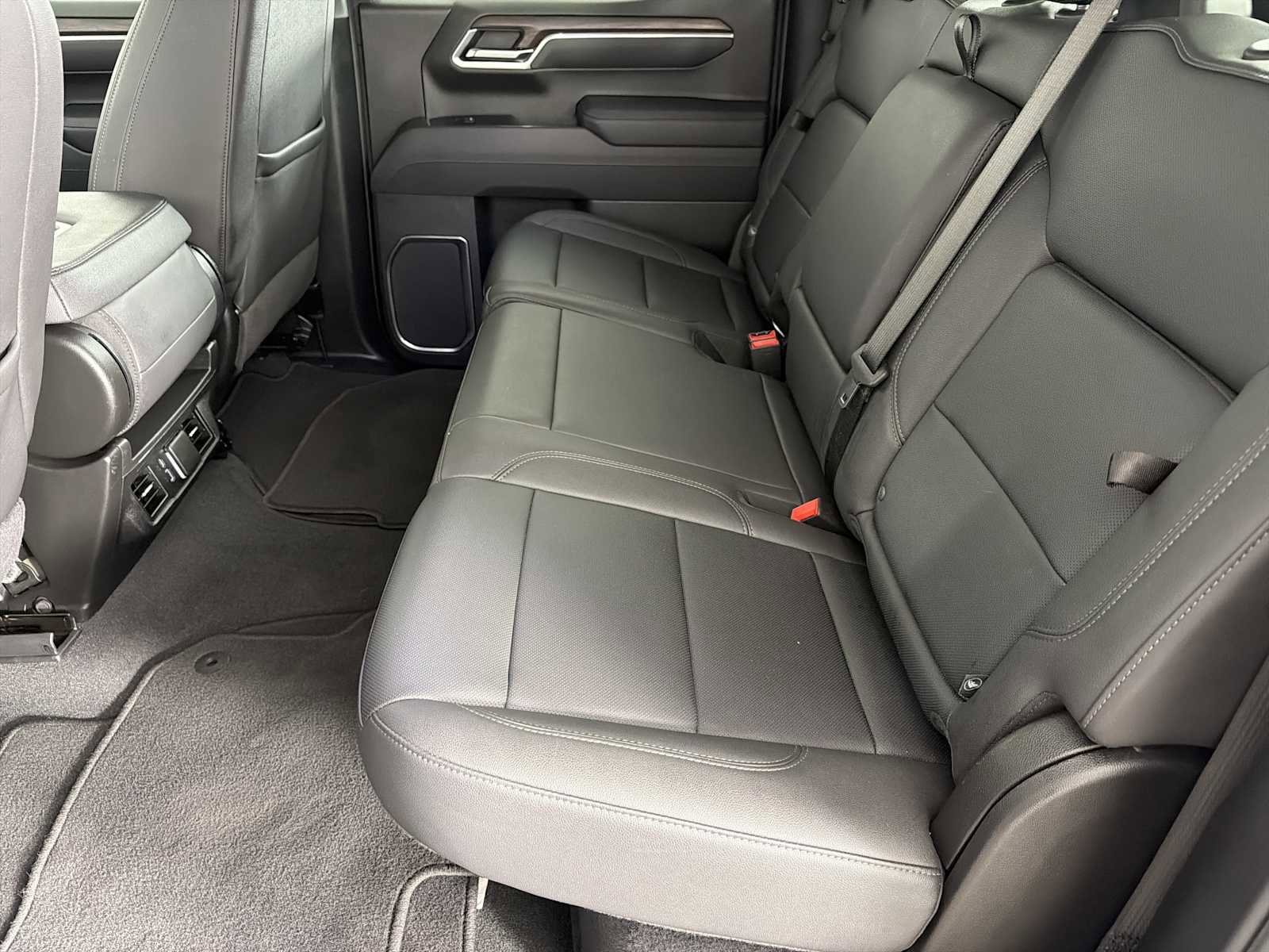 Used 2025 GMC Sierra 1500 SLT image 18