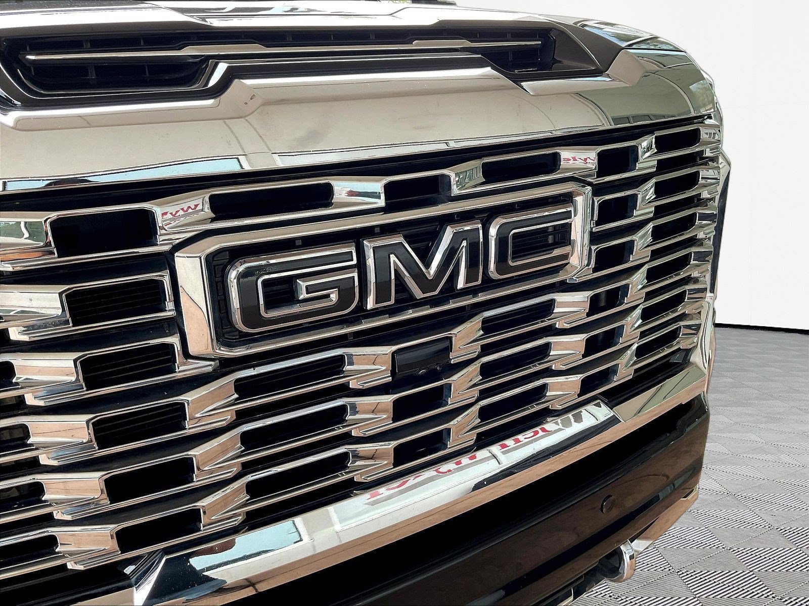 Used 2024 GMC Sierra 3500 Denali w/ Technology Package AWD/4WD image 32