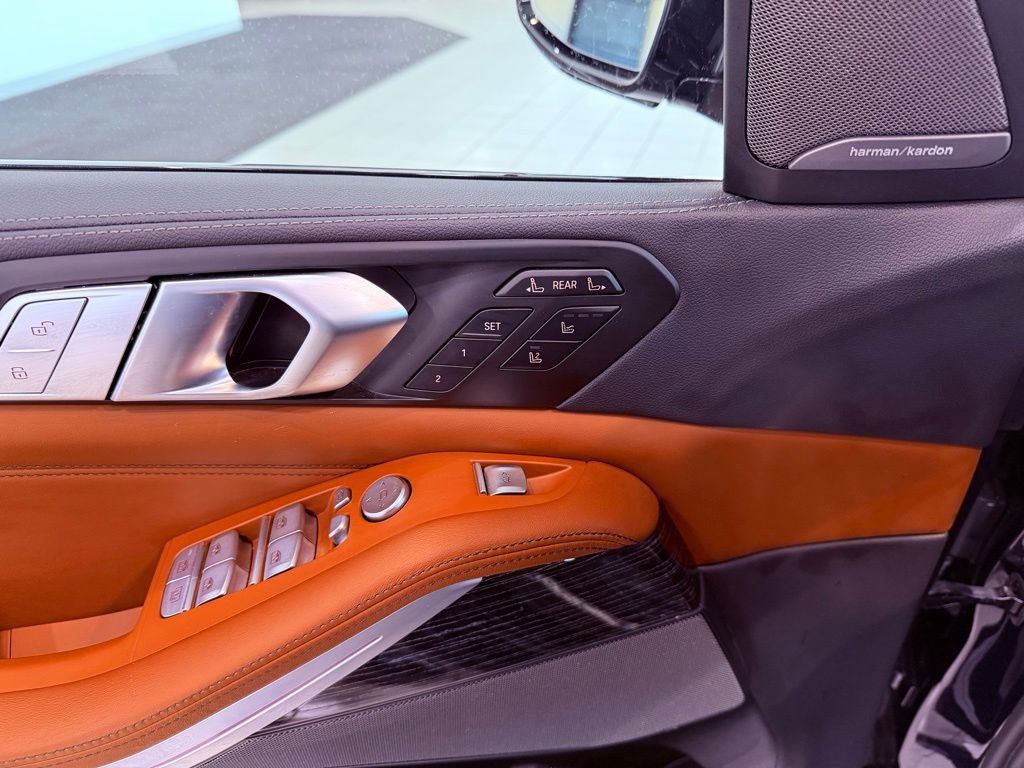 Used 2022 BMW X7 M50i image 23