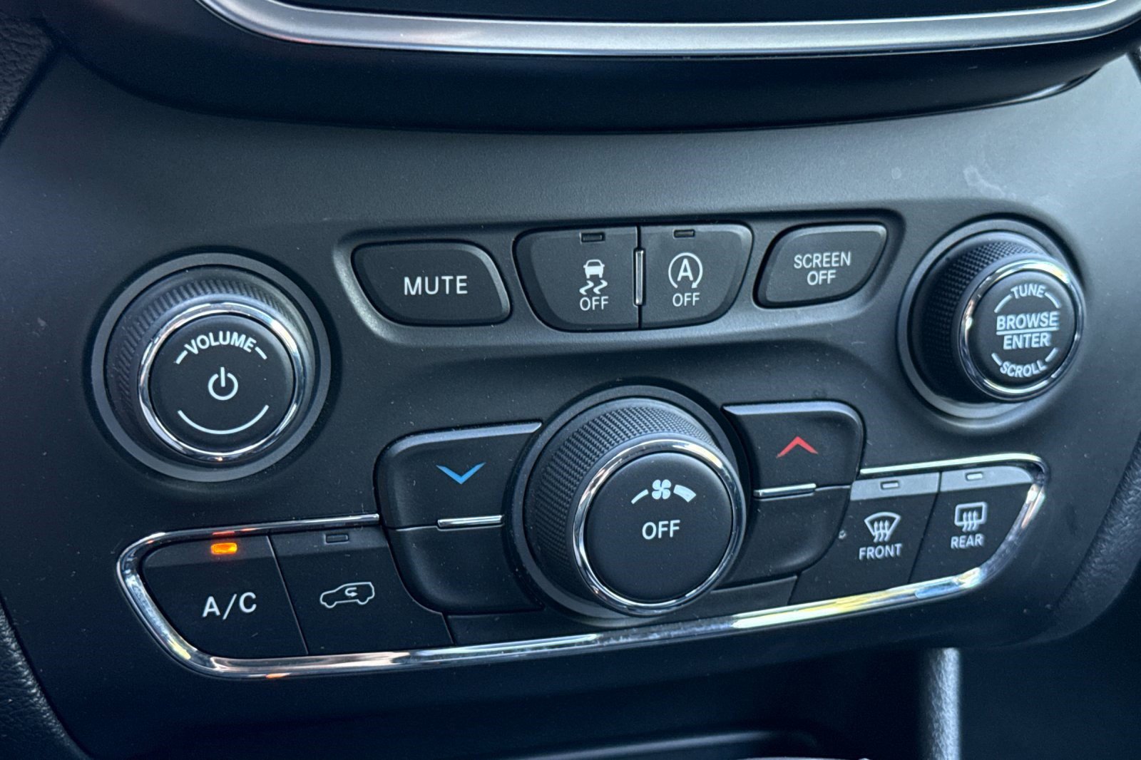 Used 2020 Jeep Cherokee Latitude image 26