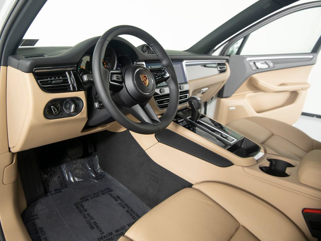 New 2026 Porsche Macan AWD/4WD image 5