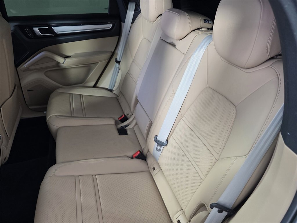 Used 2022 Porsche Cayenne image 15