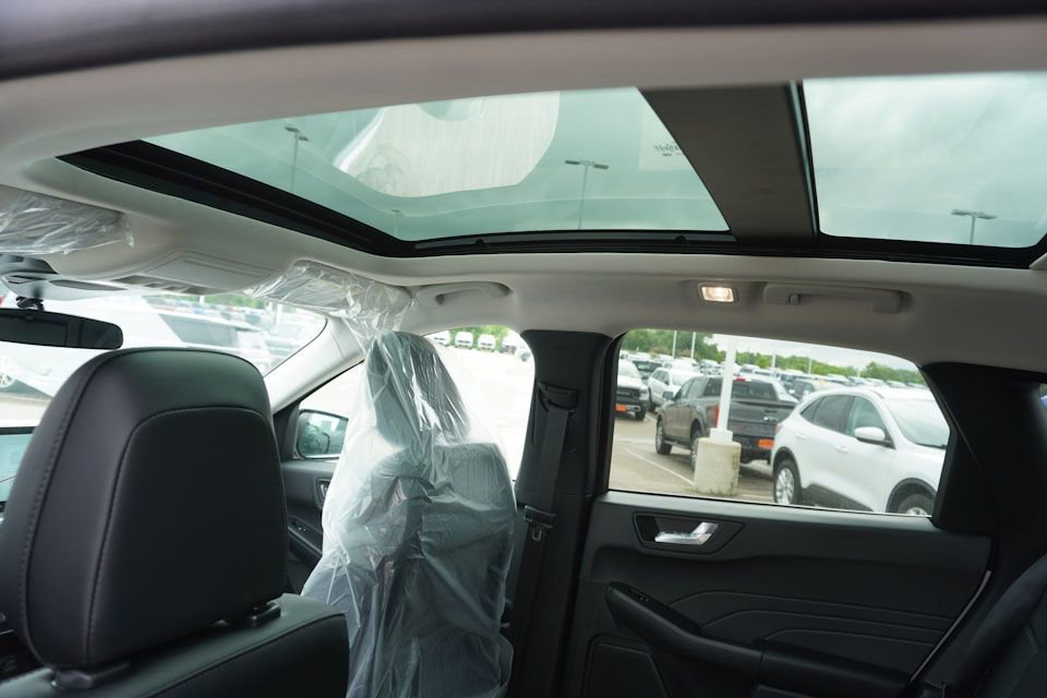 New 2025 Ford Escape SE w/ Class II Trailer Tow Package image 12