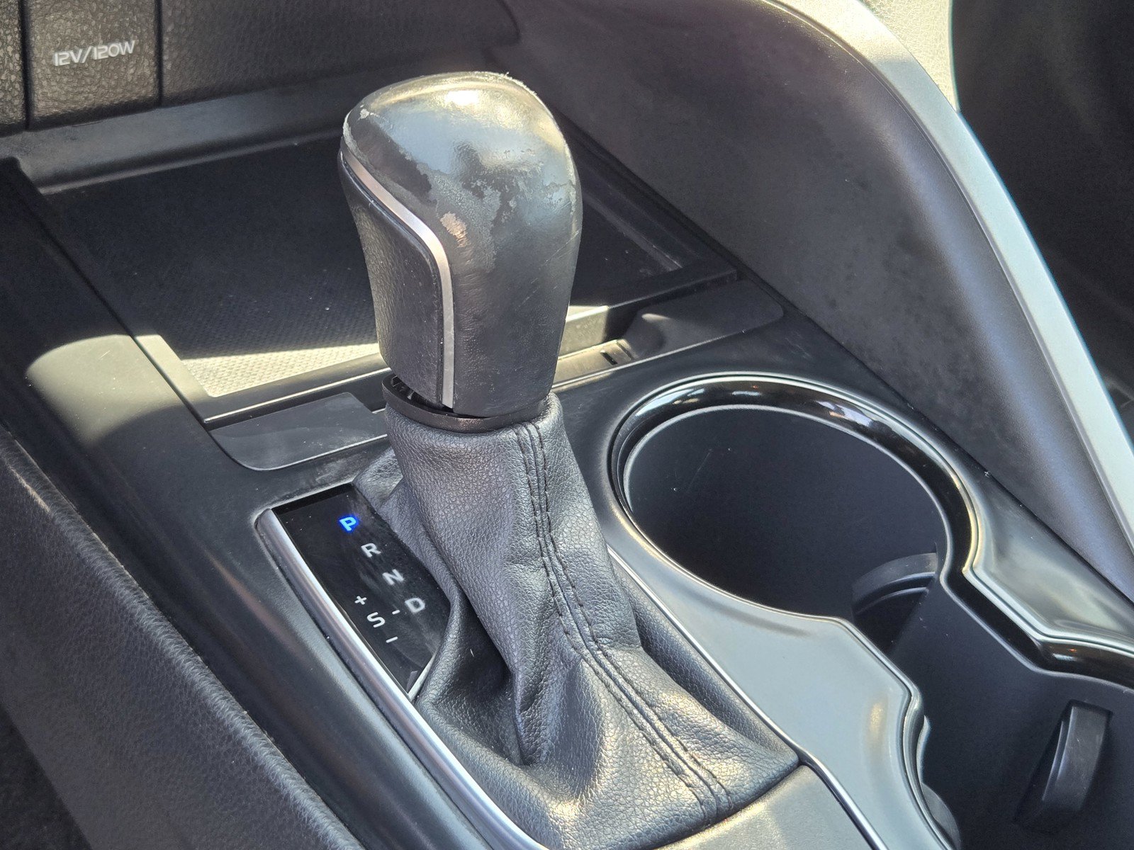 Used 2020 Toyota Camry SE FWD image 20