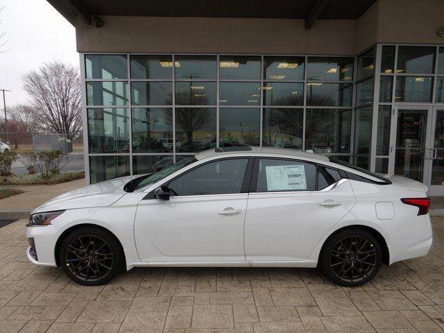 Used 2025 Nissan Altima 2.5 SR w/ SR Premium Package FWD image 4