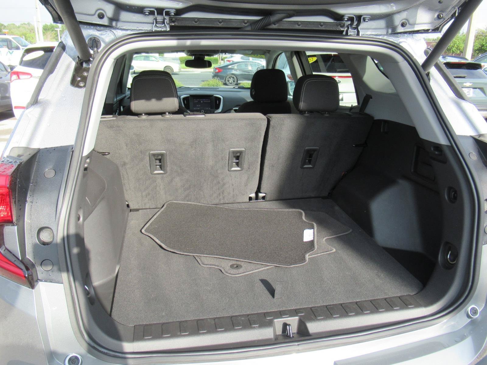 Used 2024 GMC Terrain SLE w/ Driver Convenience Package FWD image 35