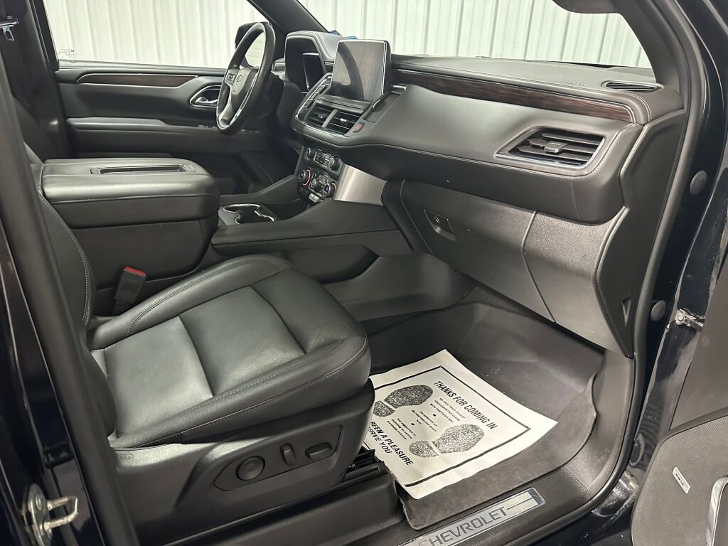 Used 2023 Chevrolet Tahoe Z71 w/ Luxury Package AWD/4WD image 8
