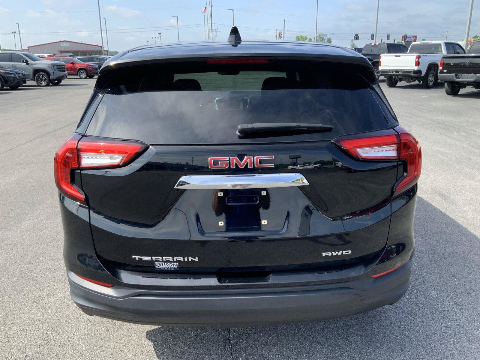 Used 2023 GMC Terrain SLE AWD/4WD image 9