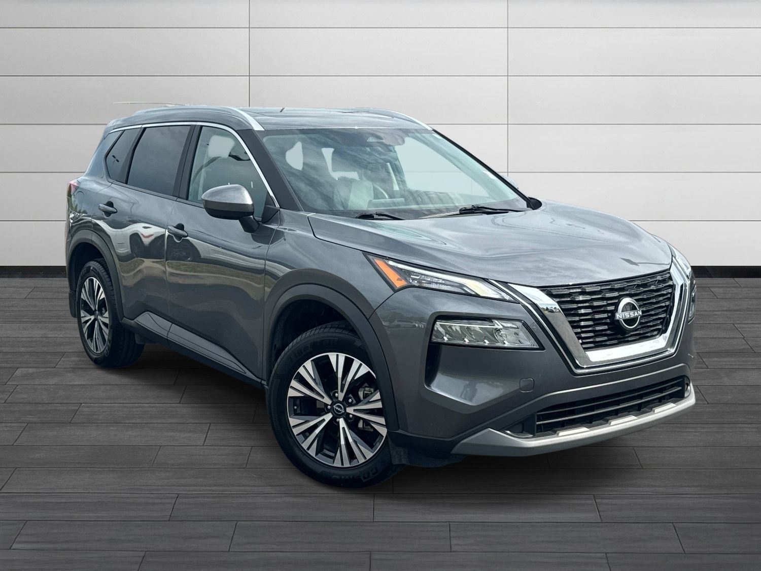 Used 2023 Nissan Rogue SV w/ SV Premium B Package FWD image 2
