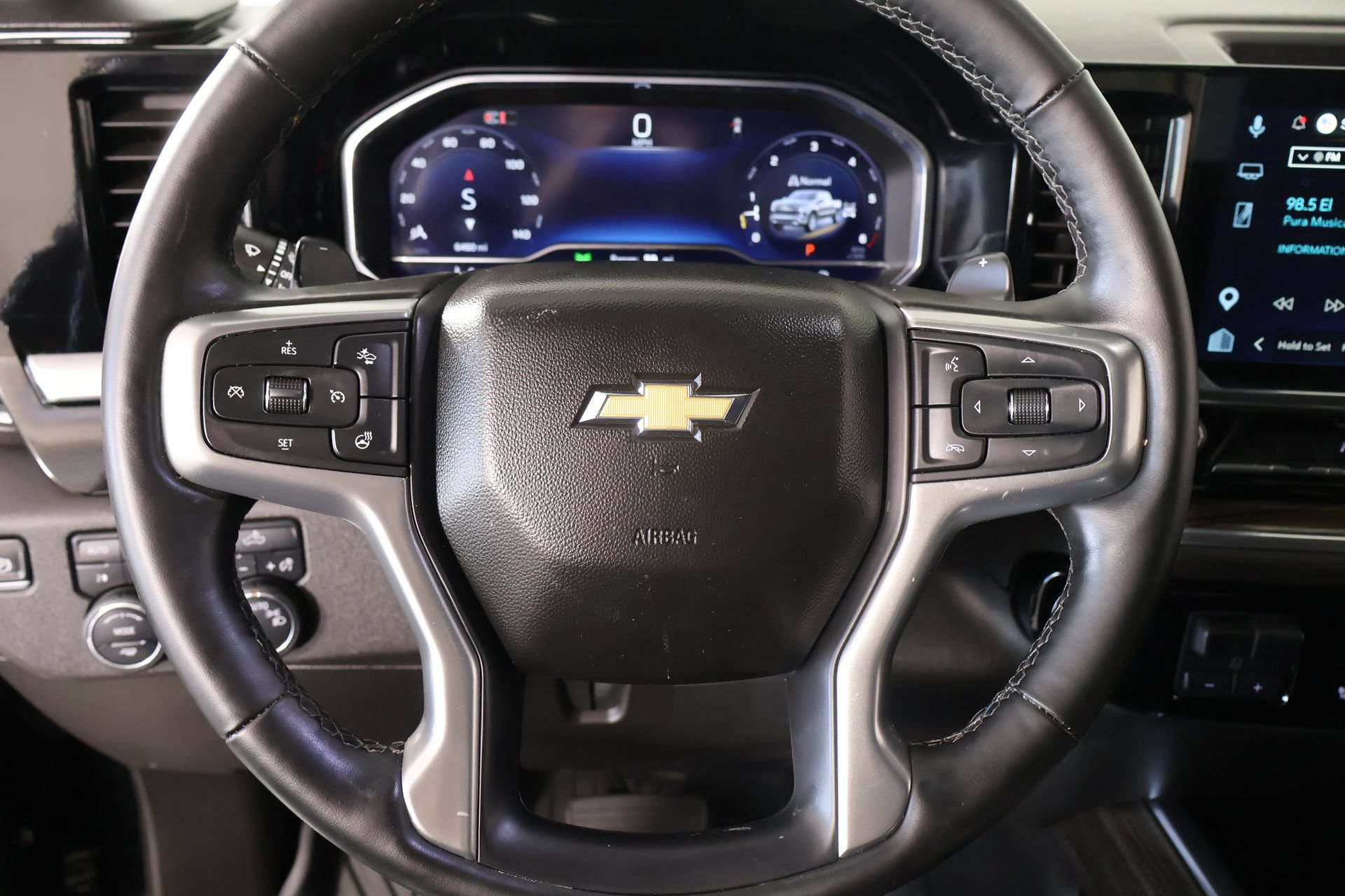 Used 2025 Chevrolet Silverado 1500 LT AWD/4WD image 3