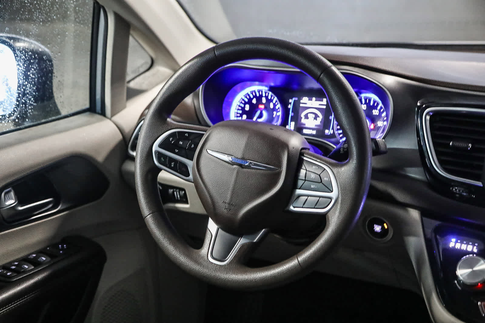 Used 2019 Chrysler Pacifica Touring image 11